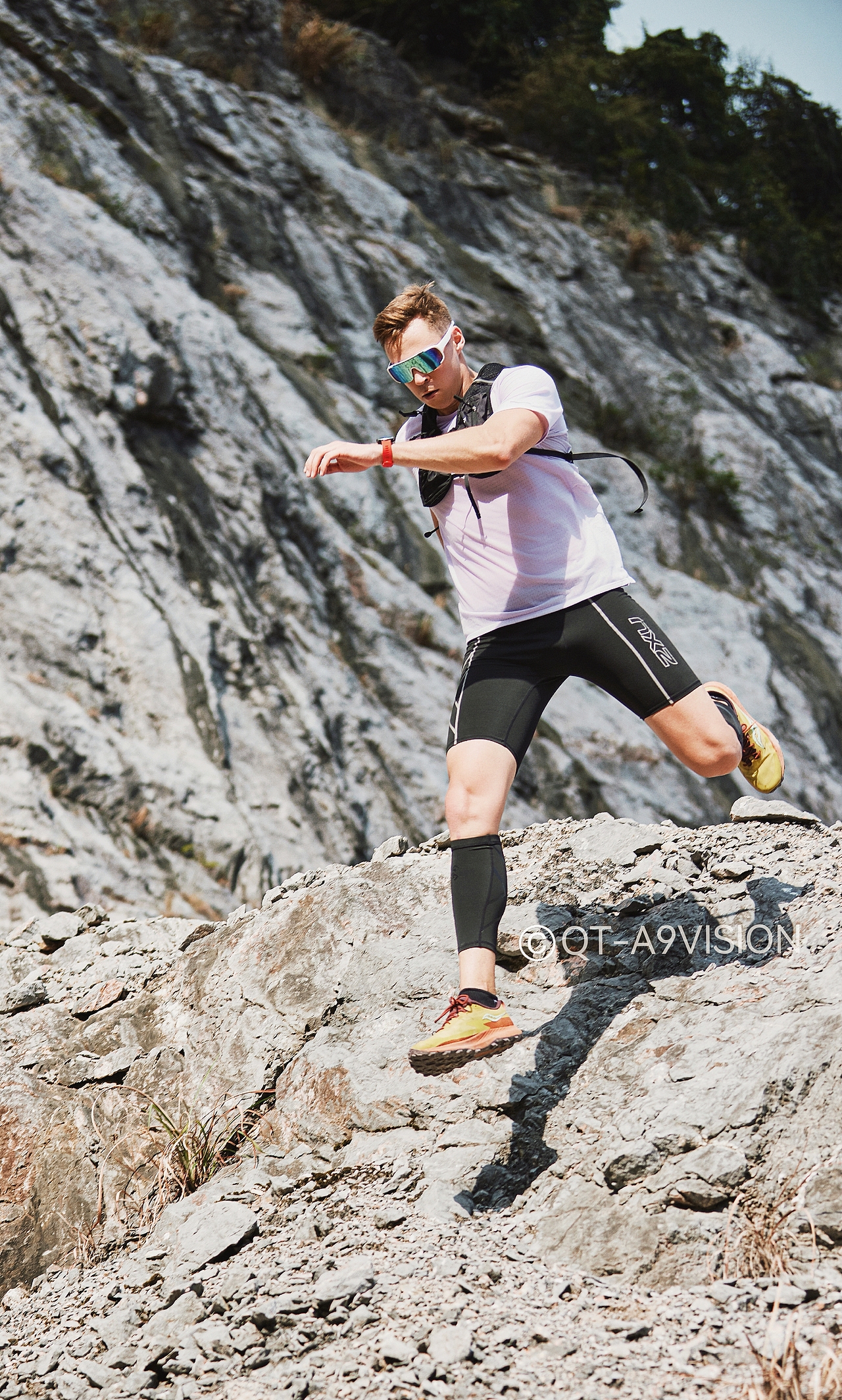 户外运动产品冲锋衣跑酷跑步服