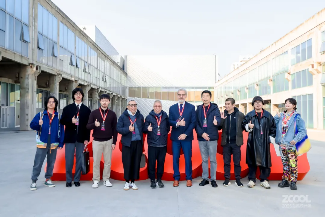 74岁萌奶奶陆蓉之:AI是对老龄化社会的救赎 | 2025站酷设计周