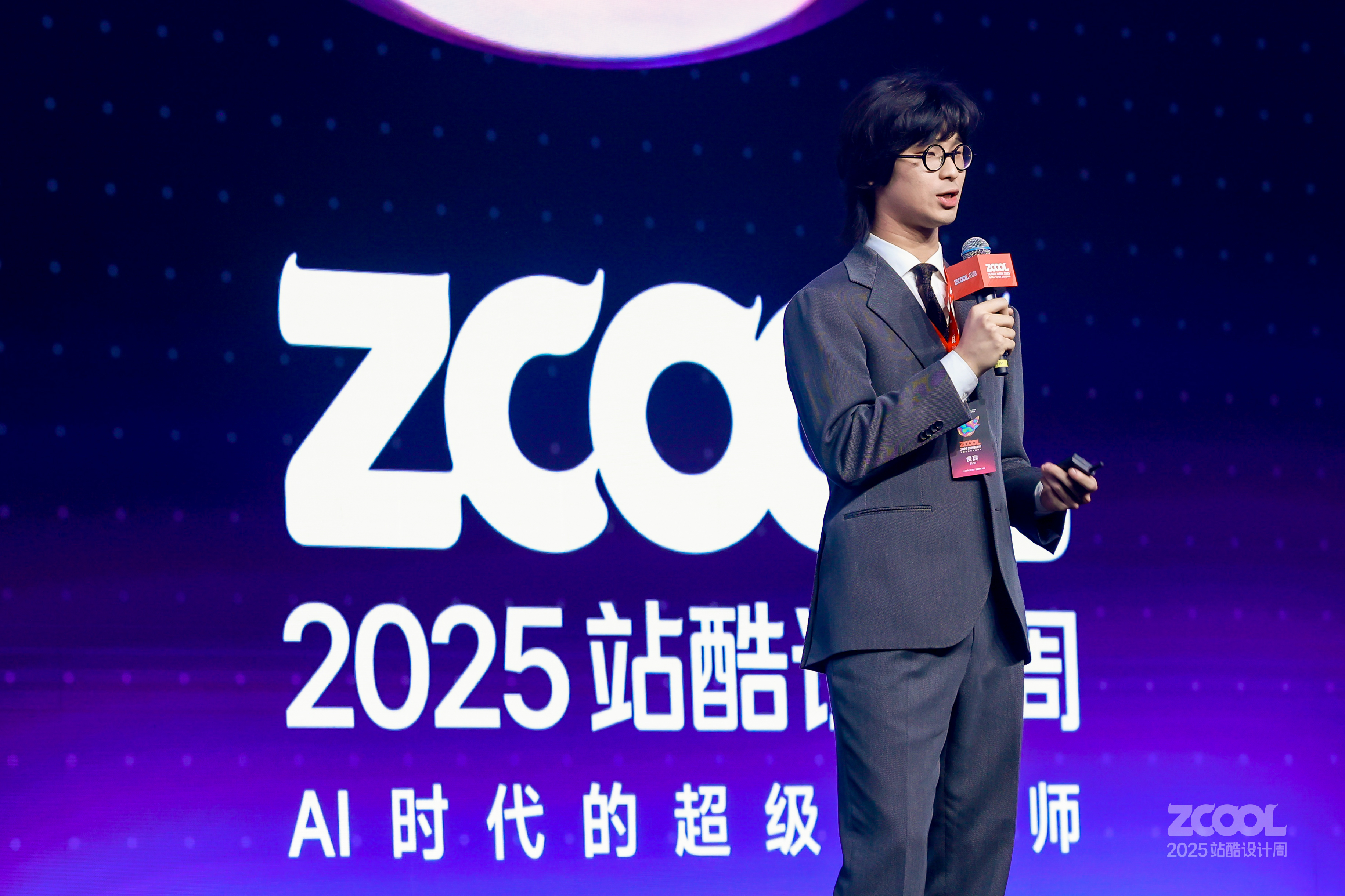 Zay-G：如何“设计自己”成为“超级个体”？ |2025站酷设计周（图ZMTUyNzE3MDg=） - 观点 - 站酷设计师站酷设计周原创素材 - 站酷ZCOOL