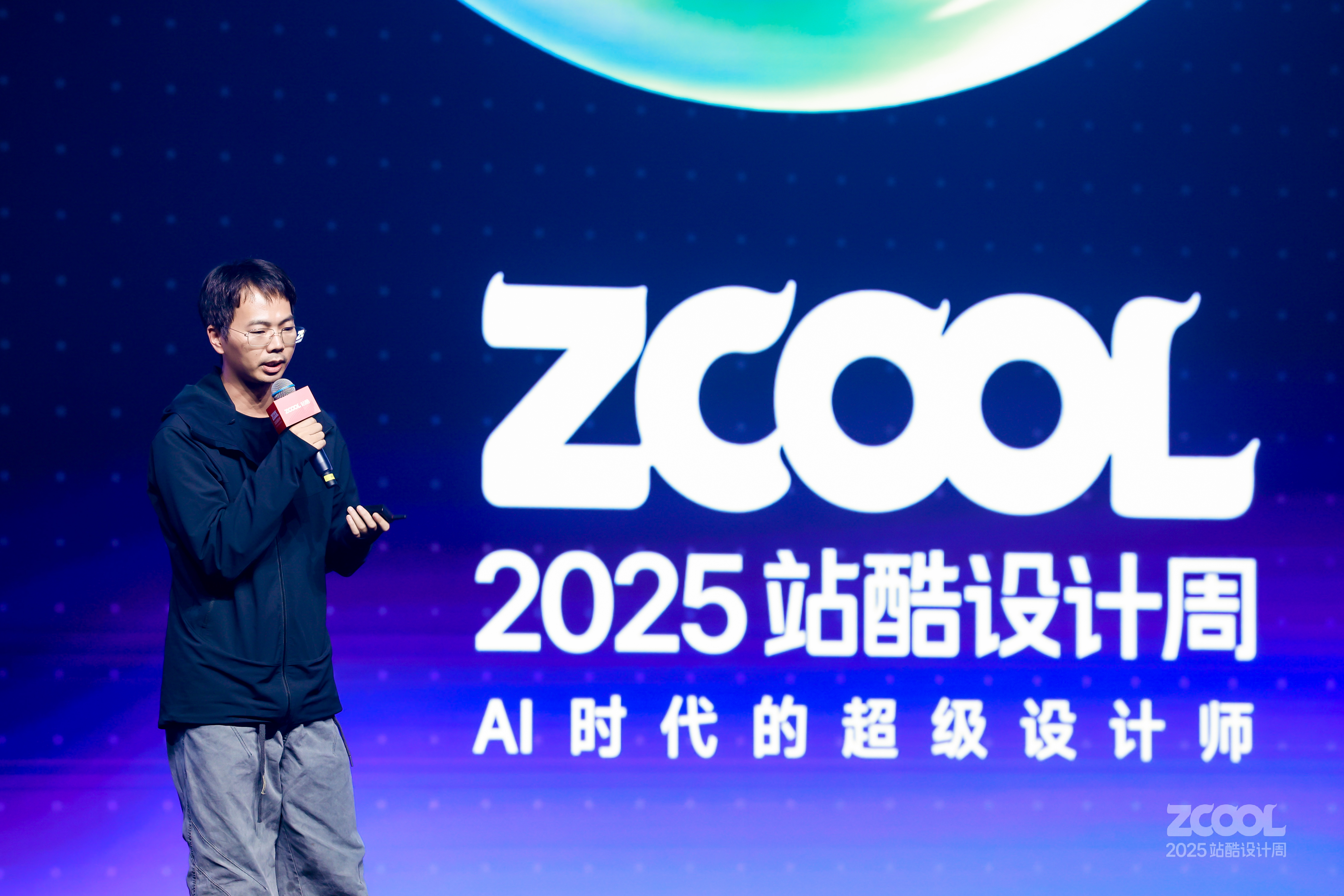 白无常:在AI效率爆炸的时代,要敢于“浪费时间”| 2025站酷设计周