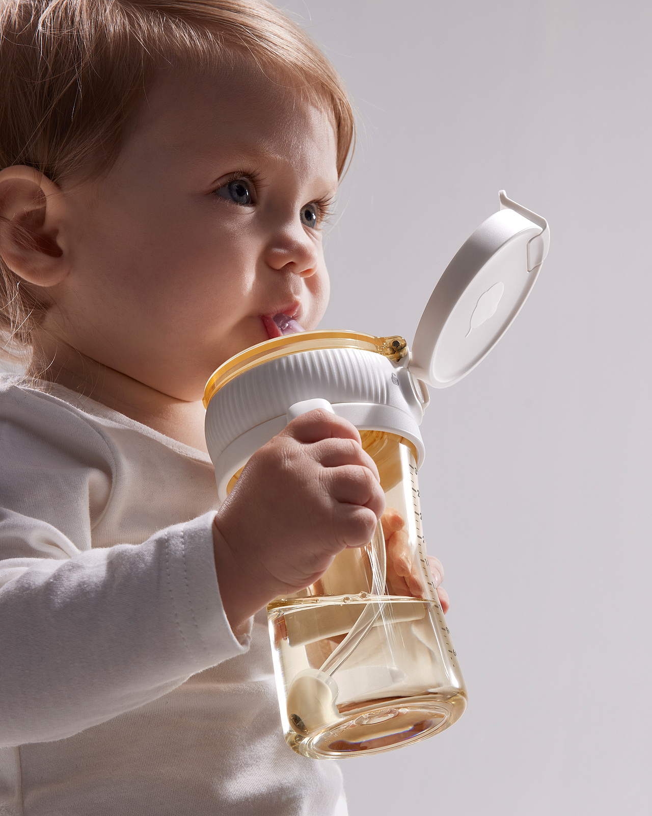 轻松杯模拍 | 记录宝宝独立喝水的成长叙事