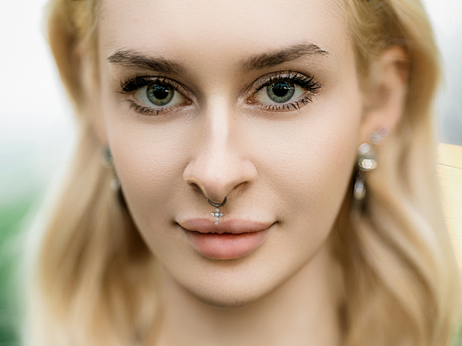 阿拉木图给陌生人拍照