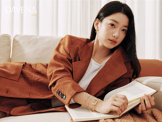 “美拉德色系与手表相融,定格秋冬的高级永恒”