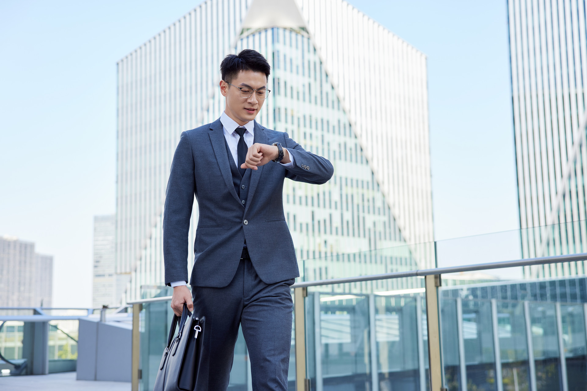 盘点2025年智能手表怎么选？双十一这2款旗舰，闭眼入不踩雷！（图ZMTUyNzYyNjQ=） - 资讯 - 站酷设计师来这个世界看看原创素材 - 站酷ZCOOL