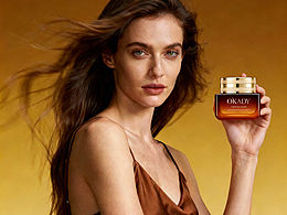 电商护肤产品外国模特图