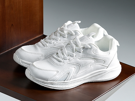 运动鞋产品拍摄模特白底拍摄