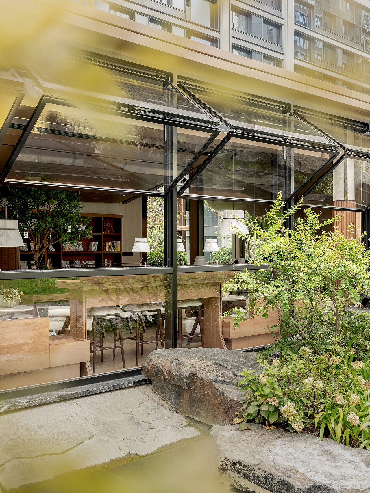 无隅制造 | 叶语书喃：绿光深处的相聚与独白（图ZMzk4ODI5NjQ0） - 商业空间设计 - 站酷设计师TOPIA图派视觉原创素材 - 站酷ZCOOL