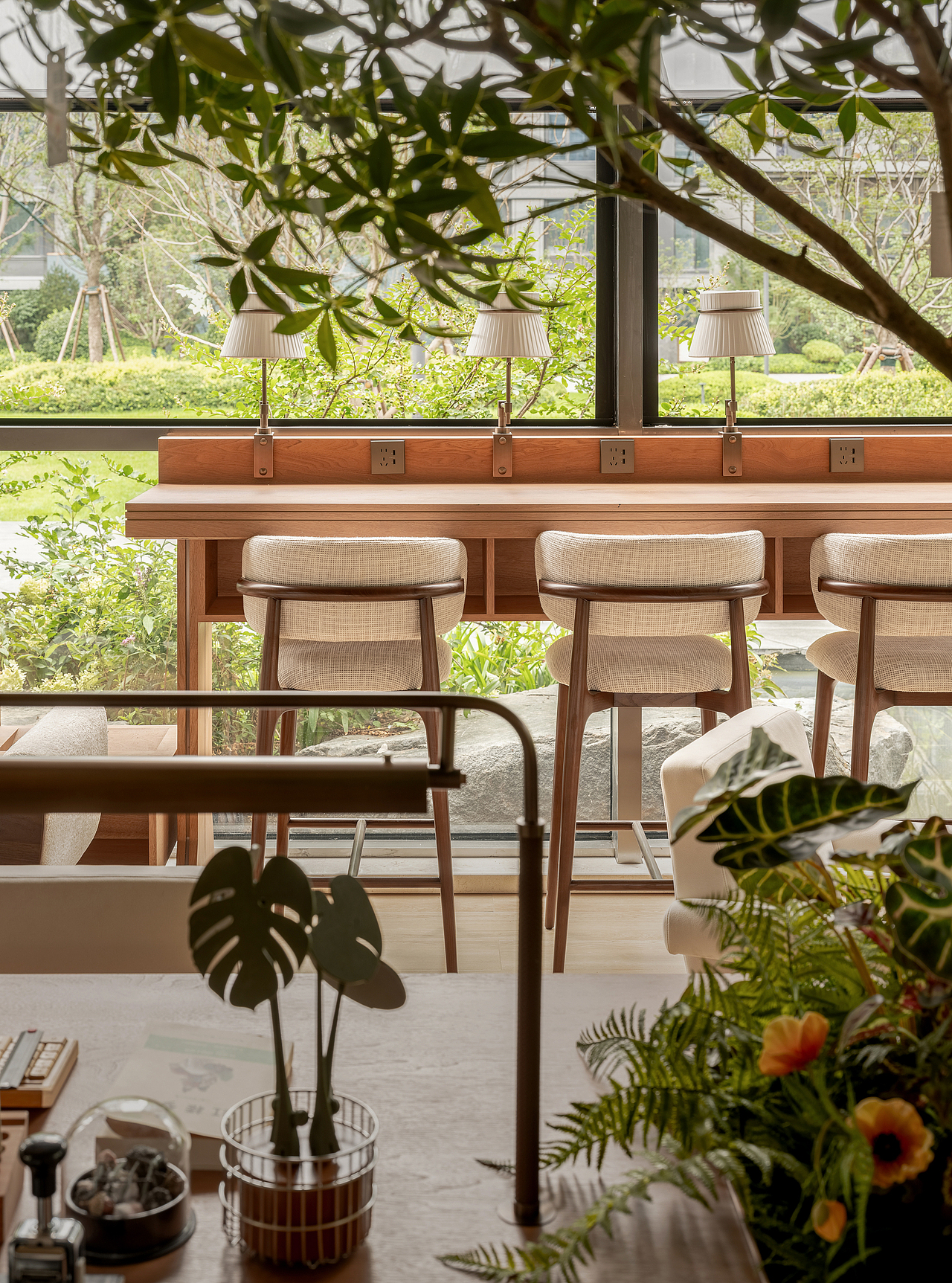 无隅制造 | 叶语书喃：绿光深处的相聚与独白（图ZMzk4ODI5NzA0） - 商业空间设计 - 站酷设计师TOPIA图派视觉原创素材 - 站酷ZCOOL