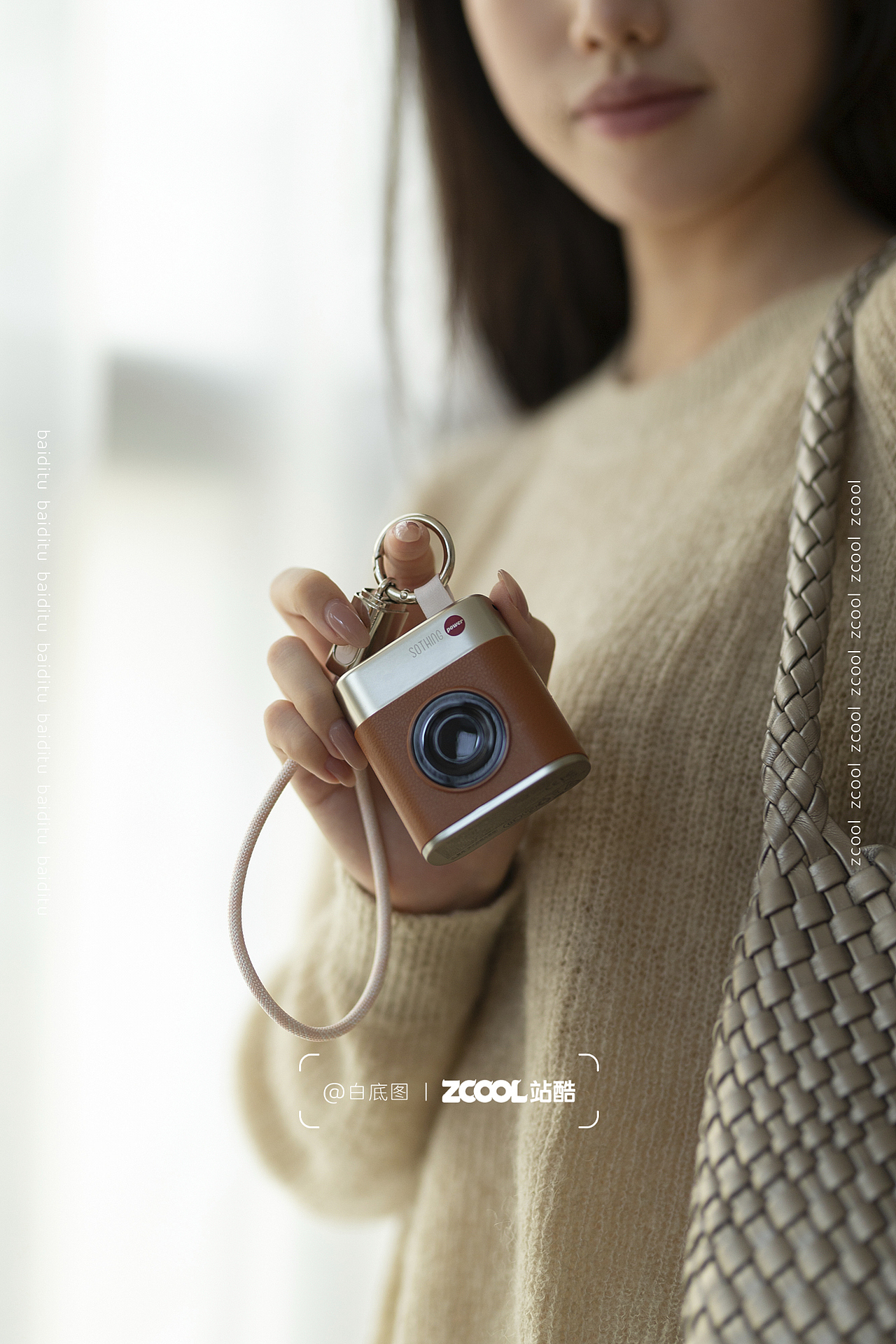 向物自带线充电宝