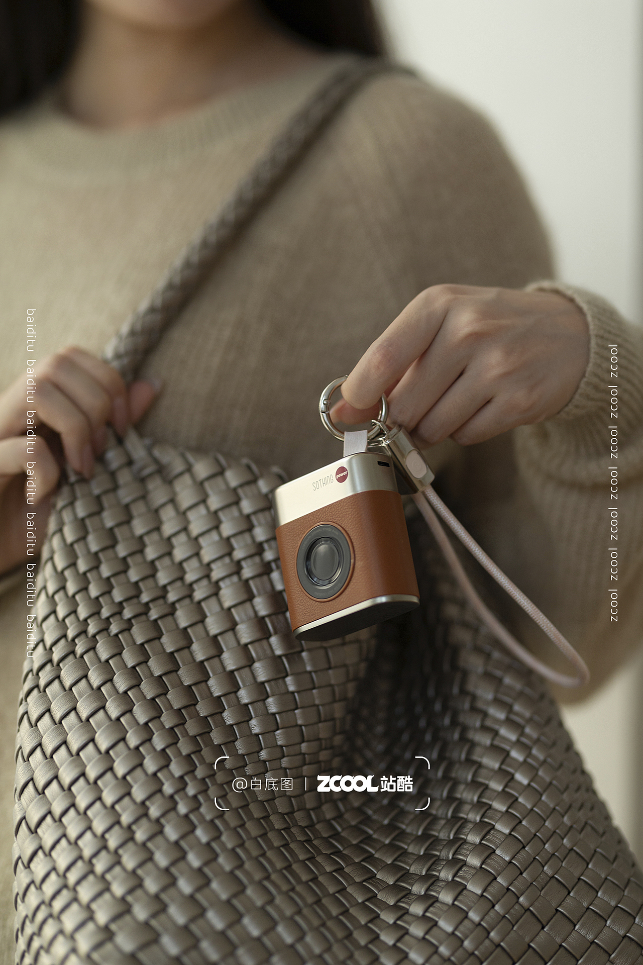 向物自带线充电宝