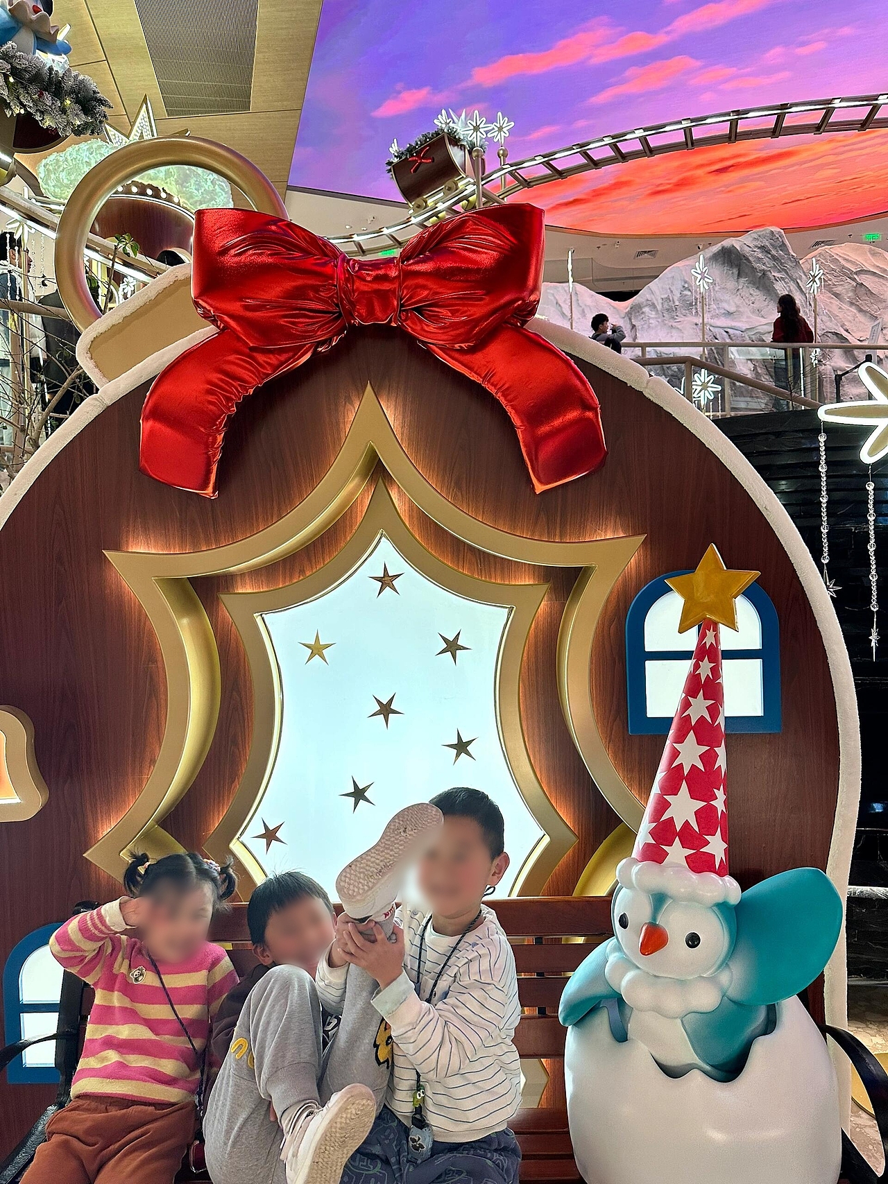 商场美陈 |梦幻之美与圣诞活力的完美融合-肆墨设计（图ZMzk4OTE3ODQw） - 其他 - 站酷设计师肆墨设计原创素材 - 站酷ZCOOL