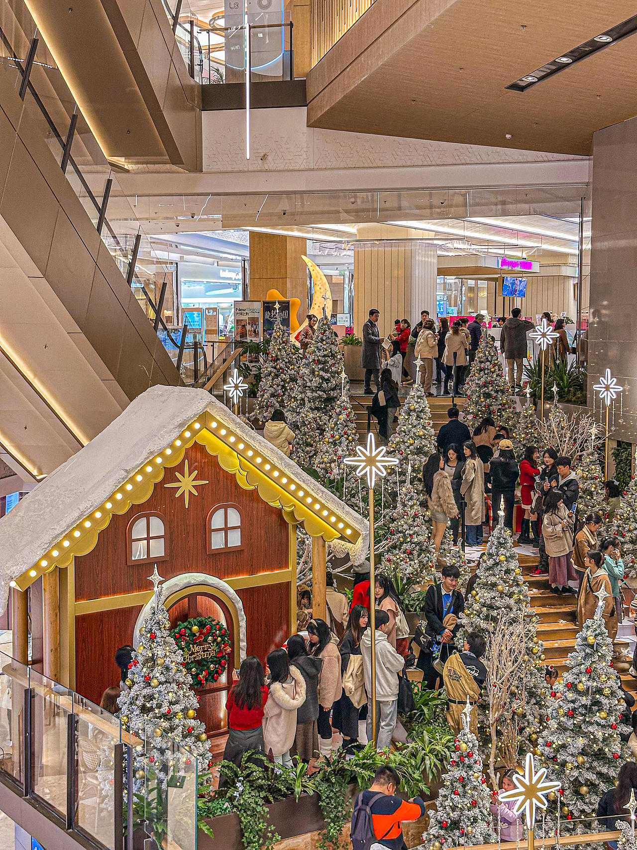 商场美陈 |梦幻之美与圣诞活力的完美融合-肆墨设计（图ZMzk4OTE3ODg0） - 其他 - 站酷设计师肆墨设计原创素材 - 站酷ZCOOL