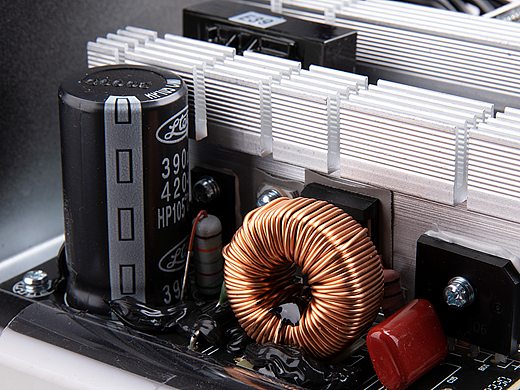 「龙芯」3C电子 X 無山