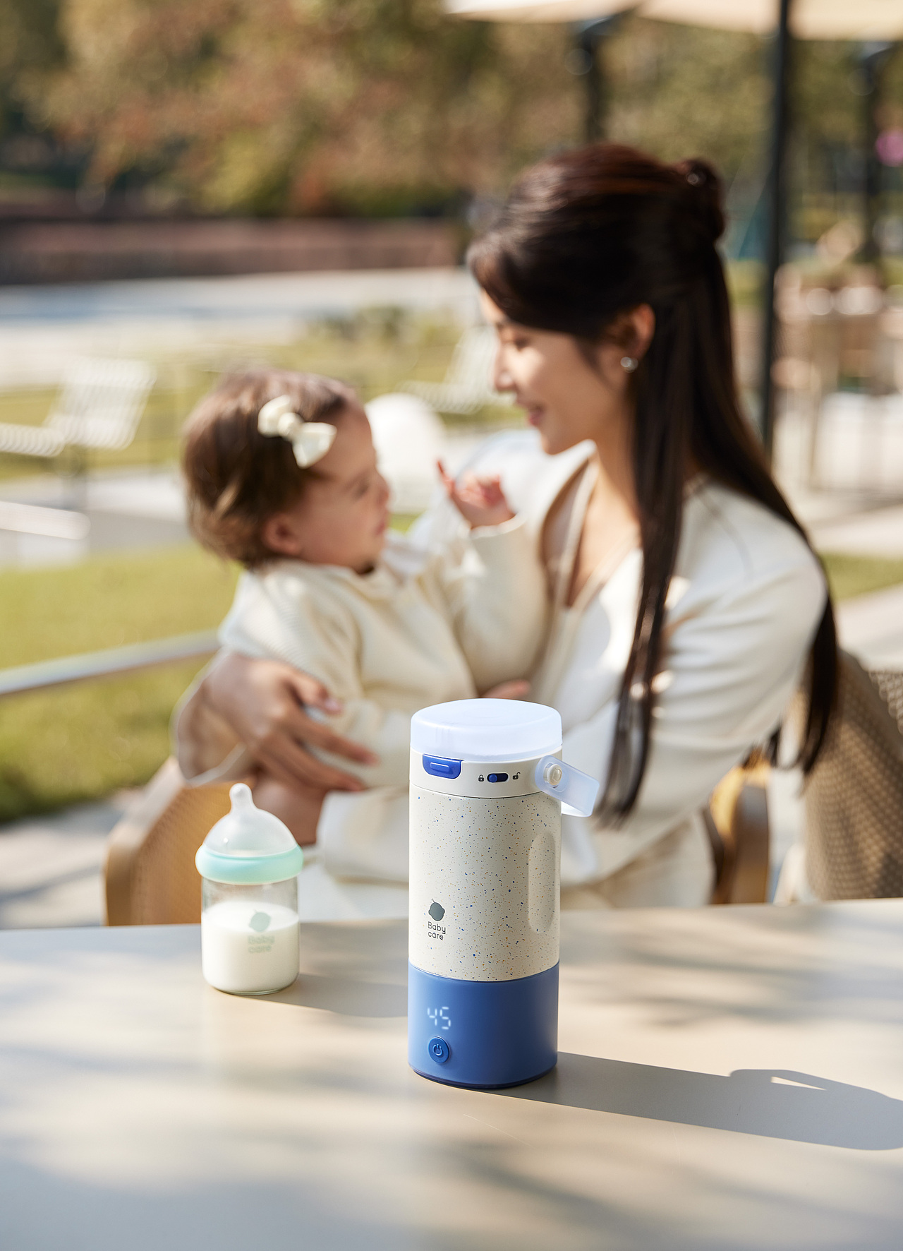 从清晨到夜晚,我们用镜头测试调奶器的全场景表现