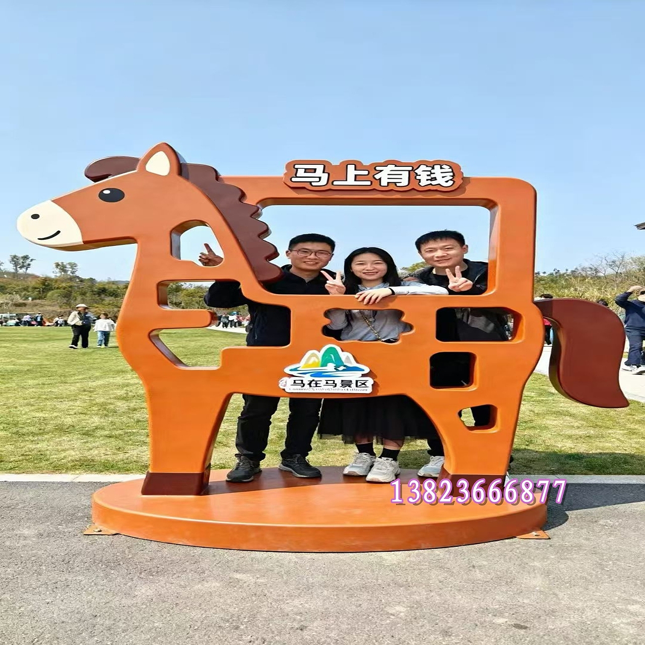 2026马年吉祥物玻璃钢马ip卡通形象雕塑定制工厂
