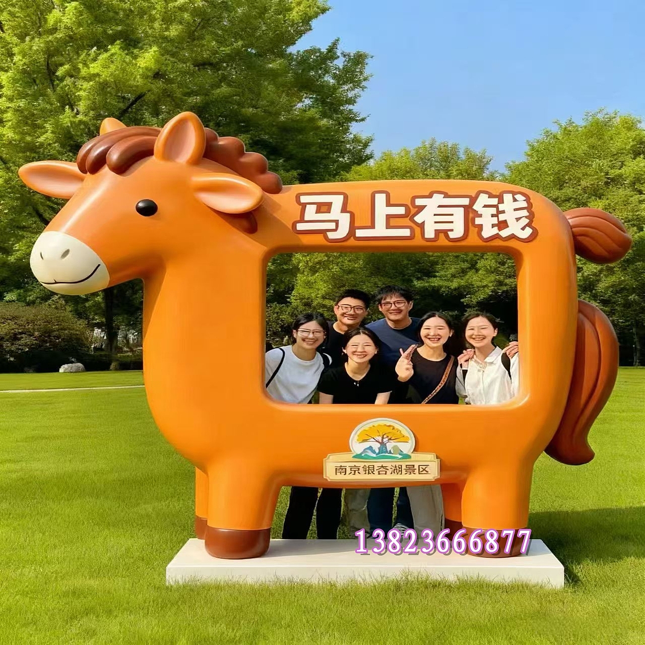 2026马年吉祥物玻璃钢马ip卡通形象雕塑定制工厂
