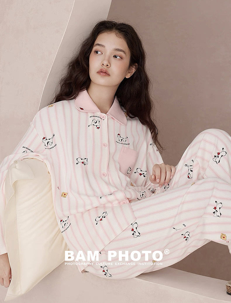 摄影｜家居服拍摄｜极简风｜氛围舒适感拍摄📸（图ZMzk5MDIwNzYw） - 品牌 - 站酷设计师和光白马工作室原创素材 - 站酷ZCOOL