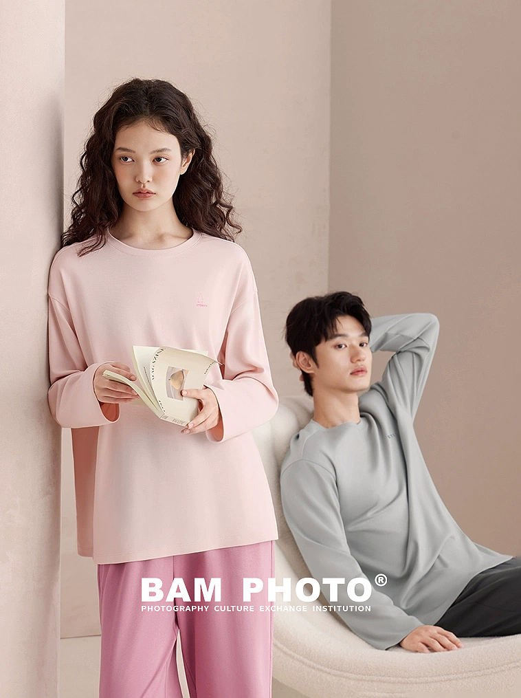摄影｜家居服拍摄｜极简风｜氛围舒适感拍摄📸（图ZMzk5MDIwNzc2） - 品牌 - 站酷设计师和光白马工作室原创素材 - 站酷ZCOOL
