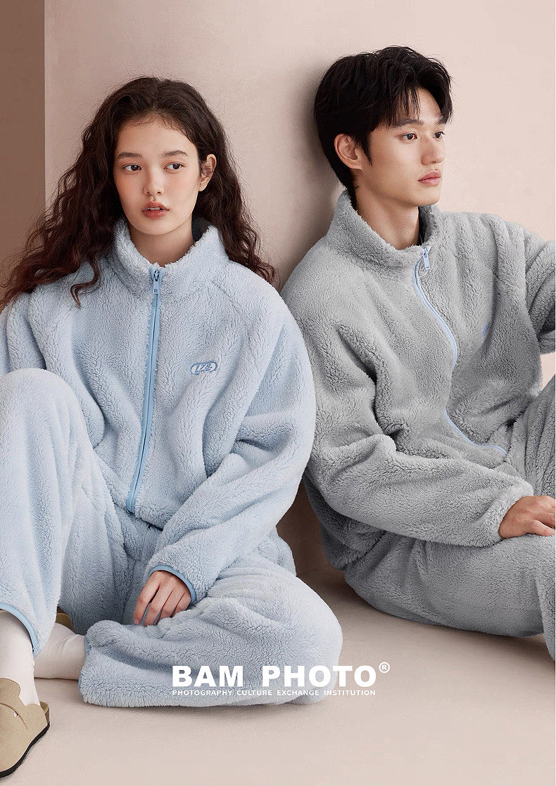 摄影｜家居服拍摄｜极简风｜氛围舒适感拍摄📸（图ZMzk5MDIwNzI0） - 品牌 - 站酷设计师和光白马工作室原创素材 - 站酷ZCOOL
