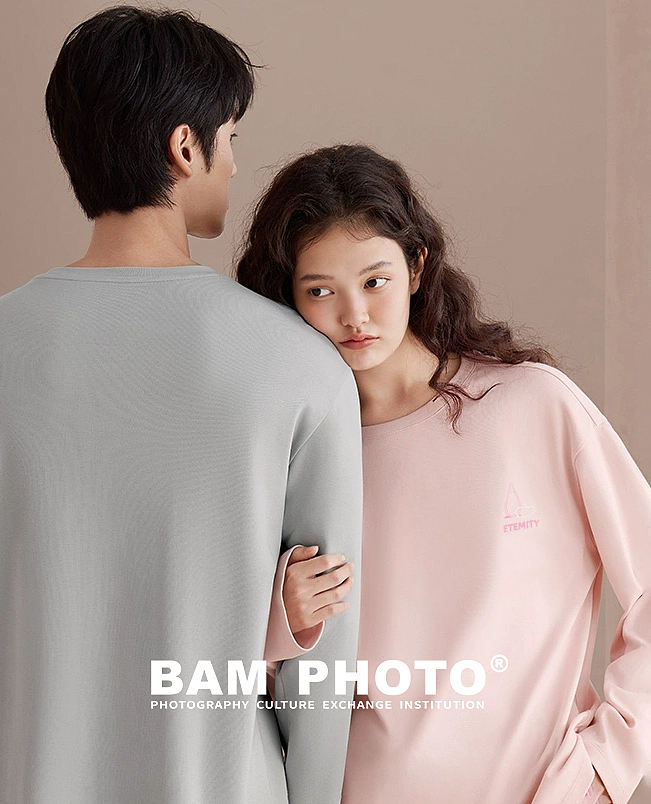 摄影｜家居服拍摄｜极简风｜氛围舒适感拍摄📸（图ZMzk5MDIwNzY0） - 品牌 - 站酷设计师和光白马工作室原创素材 - 站酷ZCOOL