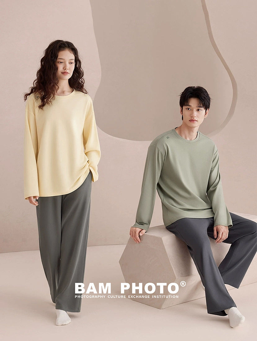 摄影｜家居服拍摄｜极简风｜氛围舒适感拍摄📸（图ZMzk5MDIwNzcy） - 品牌 - 站酷设计师和光白马工作室原创素材 - 站酷ZCOOL