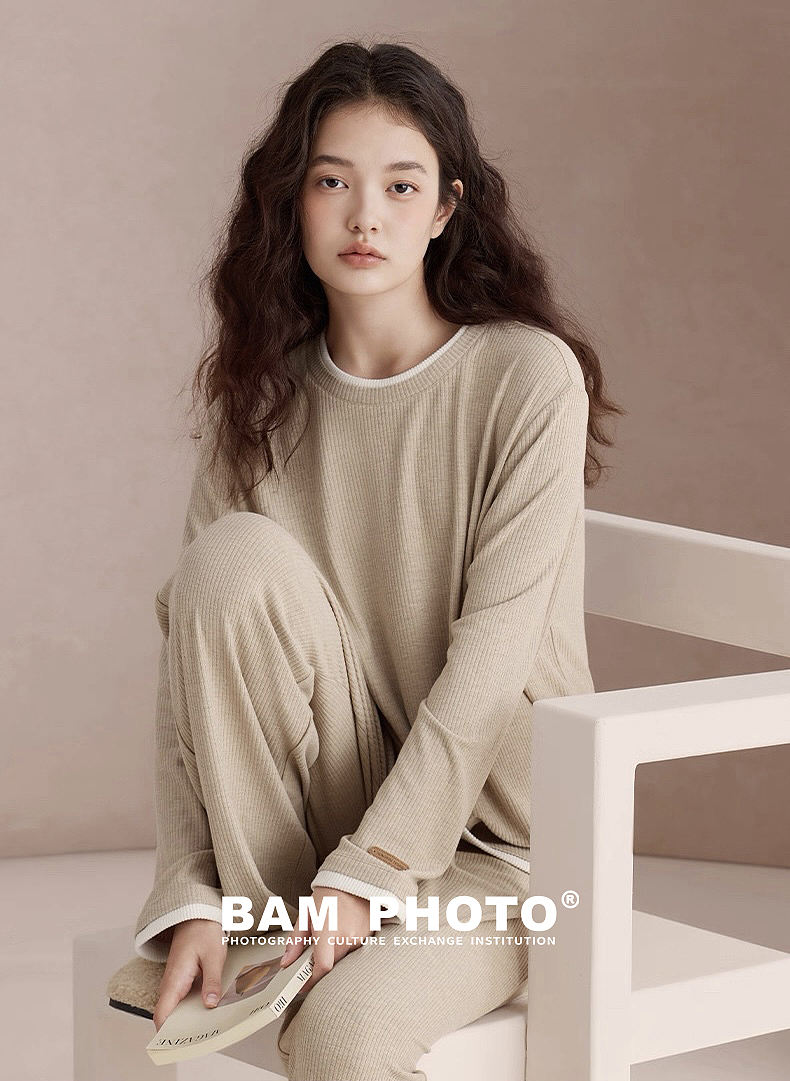 摄影｜家居服拍摄｜极简风｜氛围舒适感拍摄📸（图ZMzk5MDIwNzQ4） - 品牌 - 站酷设计师和光白马工作室原创素材 - 站酷ZCOOL