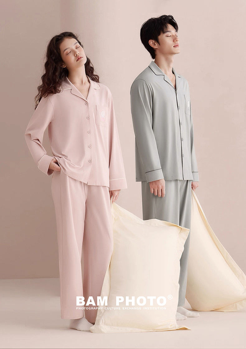 摄影｜家居服拍摄｜极简风｜氛围舒适感拍摄📸（图ZMzk5MDIwNzM2） - 品牌 - 站酷设计师和光白马工作室原创素材 - 站酷ZCOOL