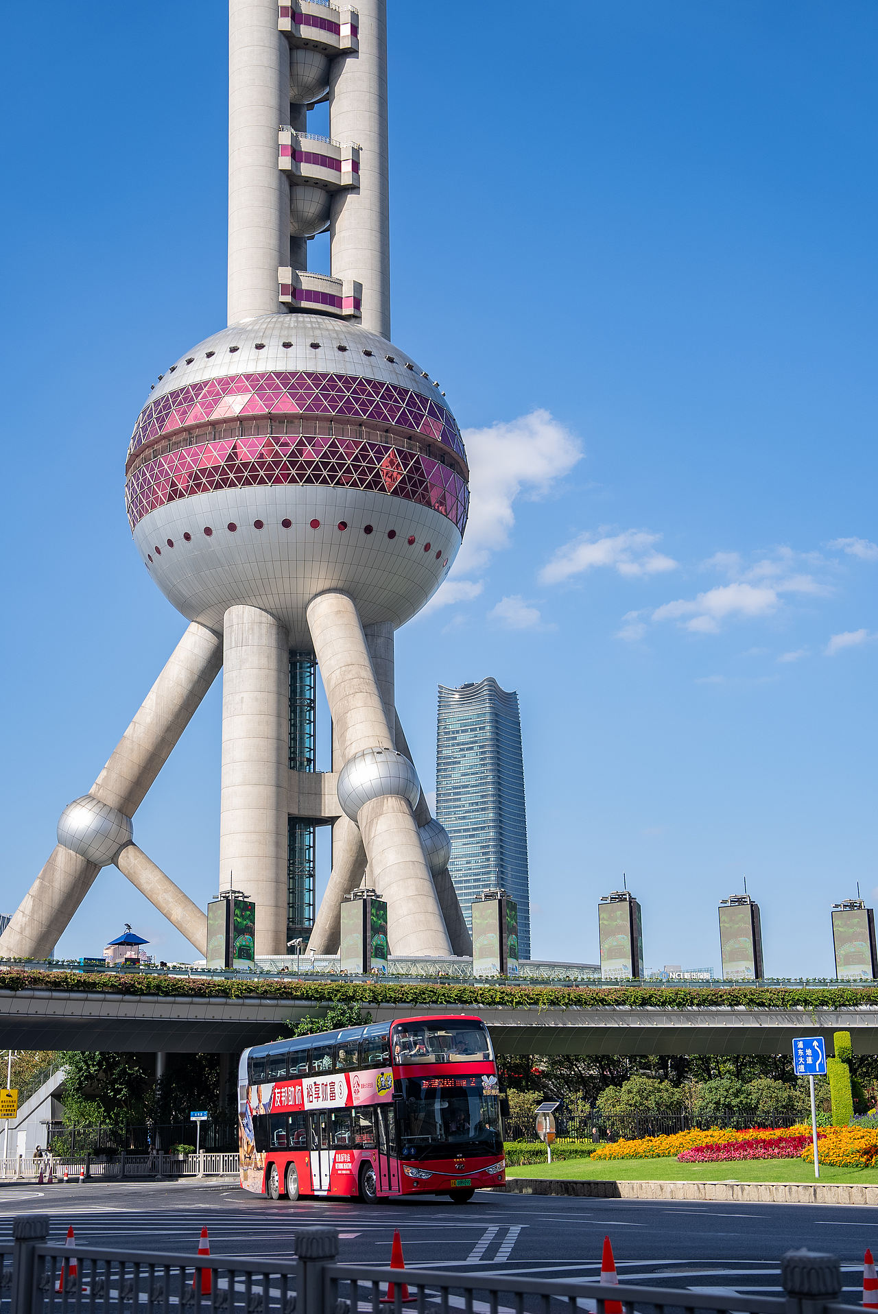 AIA友邦保险 I 巴士图案设计（图ZMzk5MDIwODky） - 品牌 - 站酷设计师栗子山DesignLab原创素材 - 站酷ZCOOL