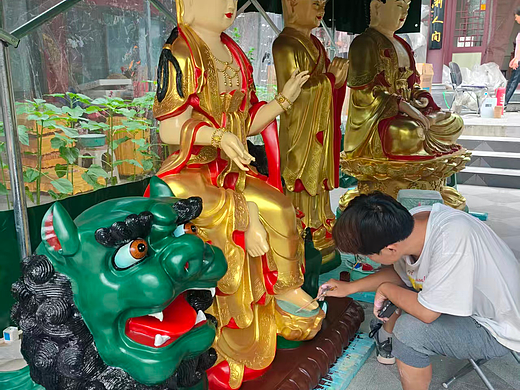 雕塑上色佛像彩绘神像翻新财神贴金箔泥塑修复