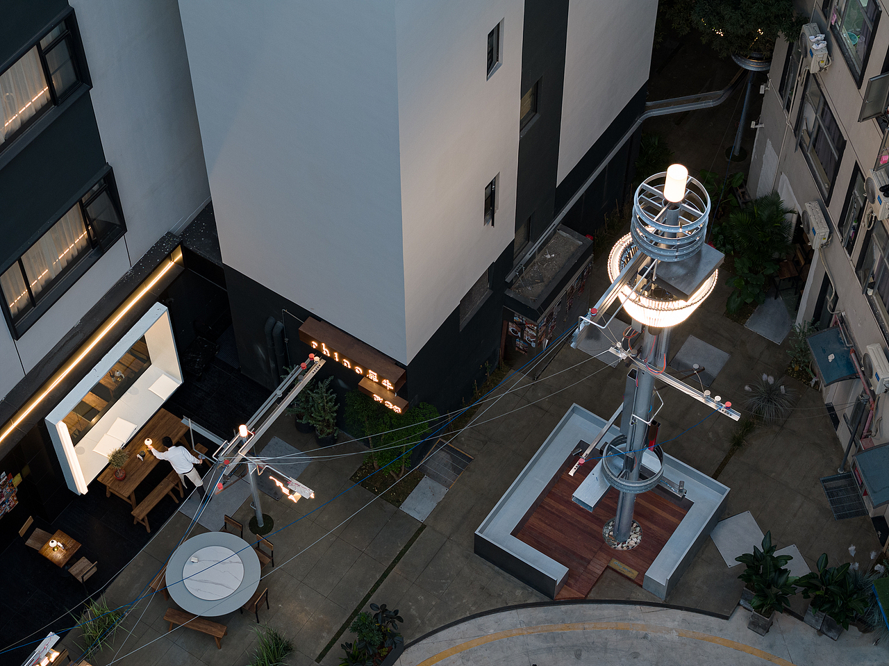 夜景，Night scene of  “Rhino”  ©胡康榆