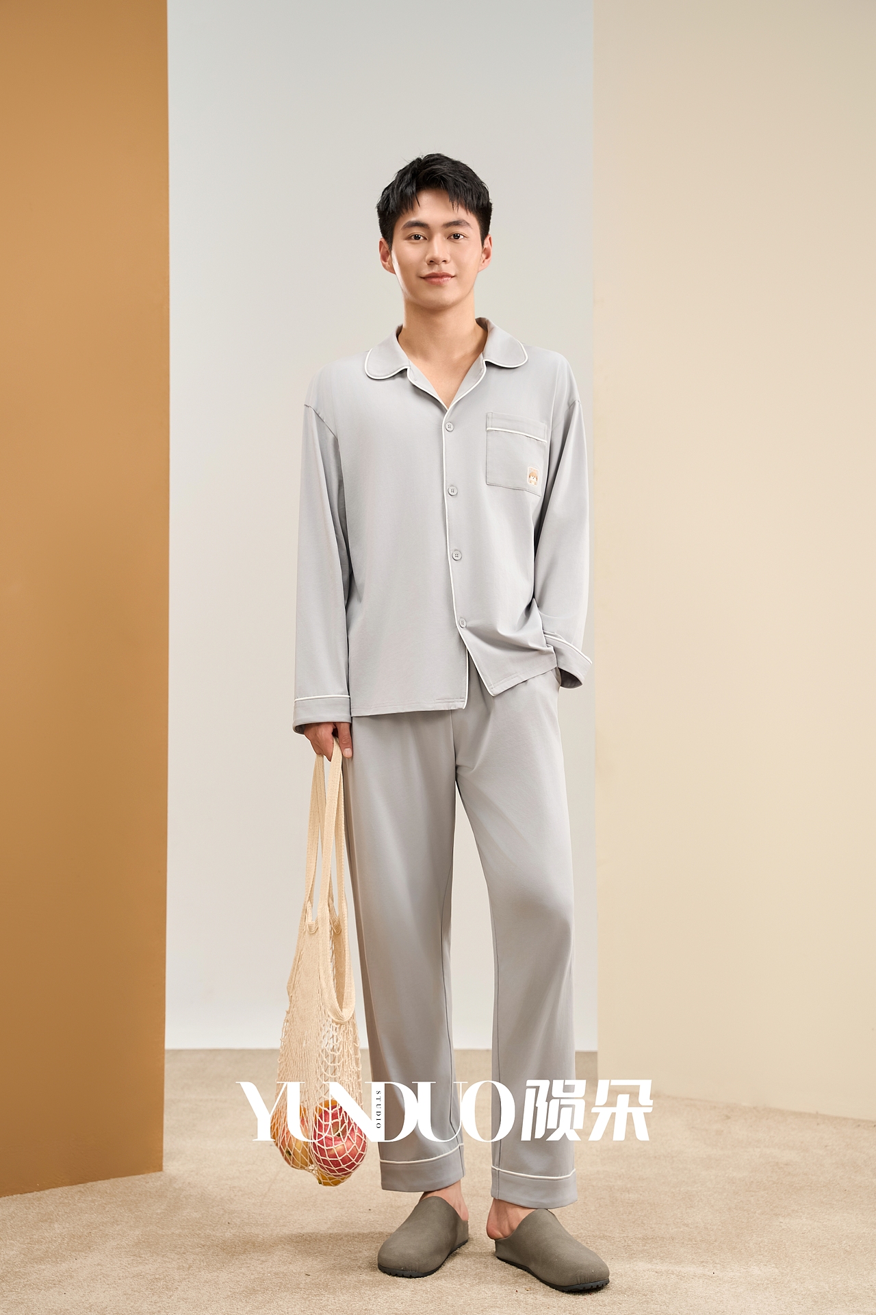 家居服拍摄 男生家居服拍摄 电商拍摄 有颗树品牌拍摄（图ZMzk5MDU4Mzg0） - 产品摄影 - 站酷设计师陨朵商拍刘大奇原创素材 - 站酷ZCOOL