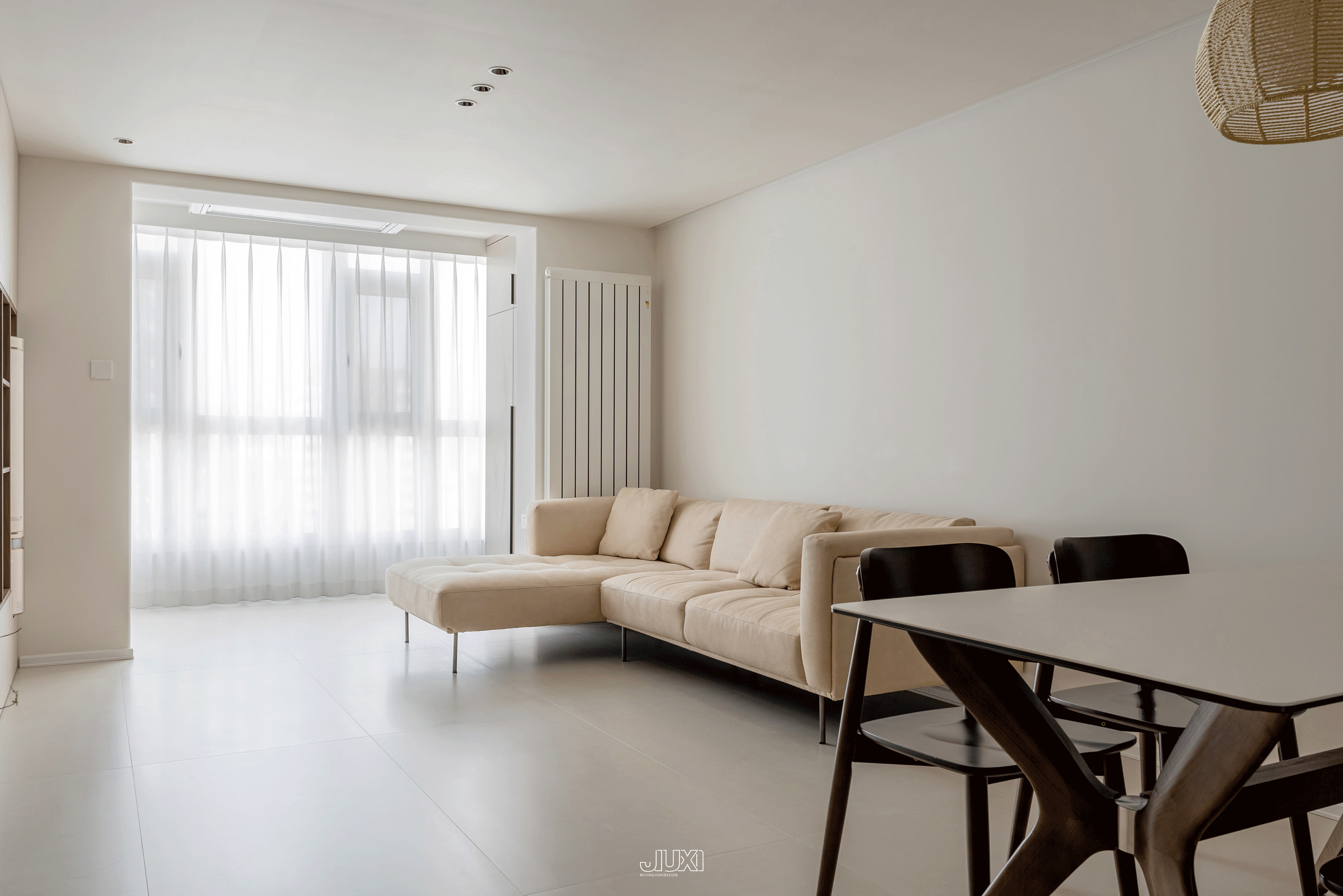 同色系的高级感,可以折叠的厨房解锁光影流动