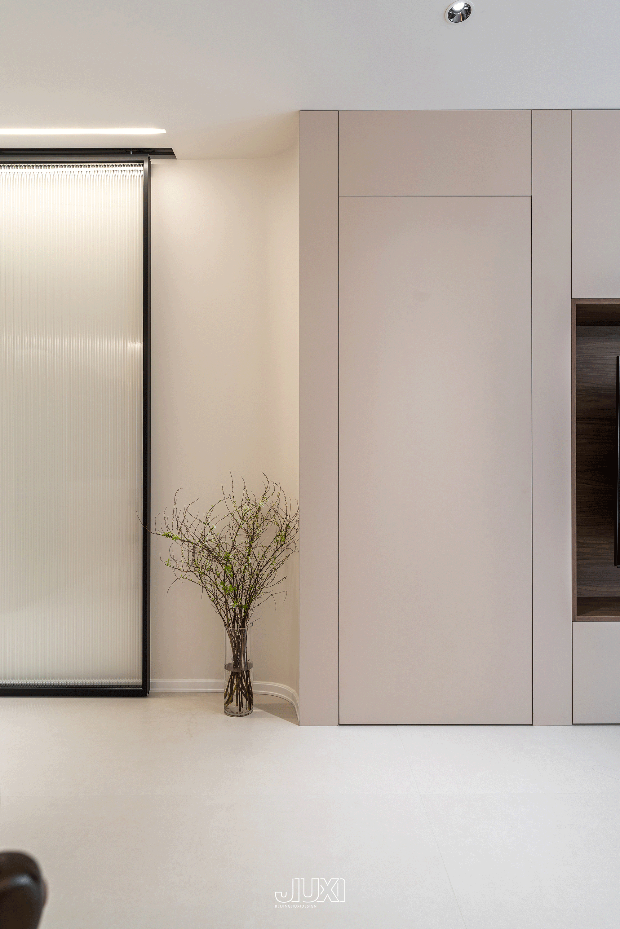 同色系的高级感,可以折叠的厨房解锁光影流动