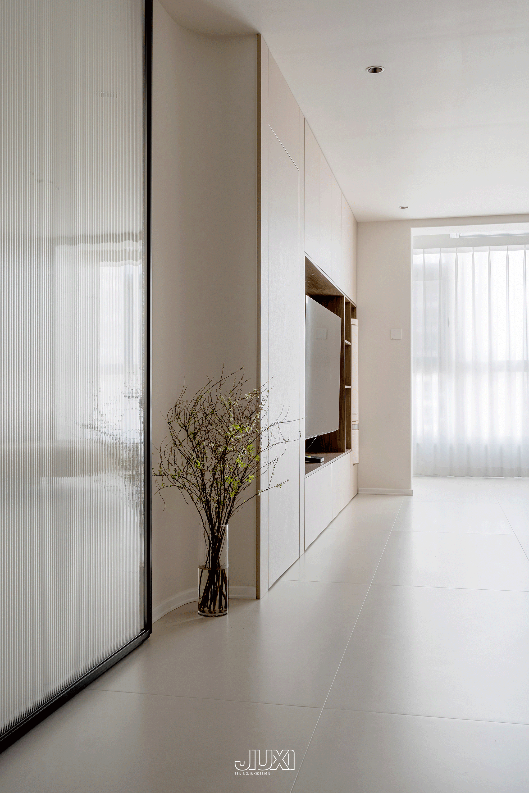 同色系的高级感,可以折叠的厨房解锁光影流动