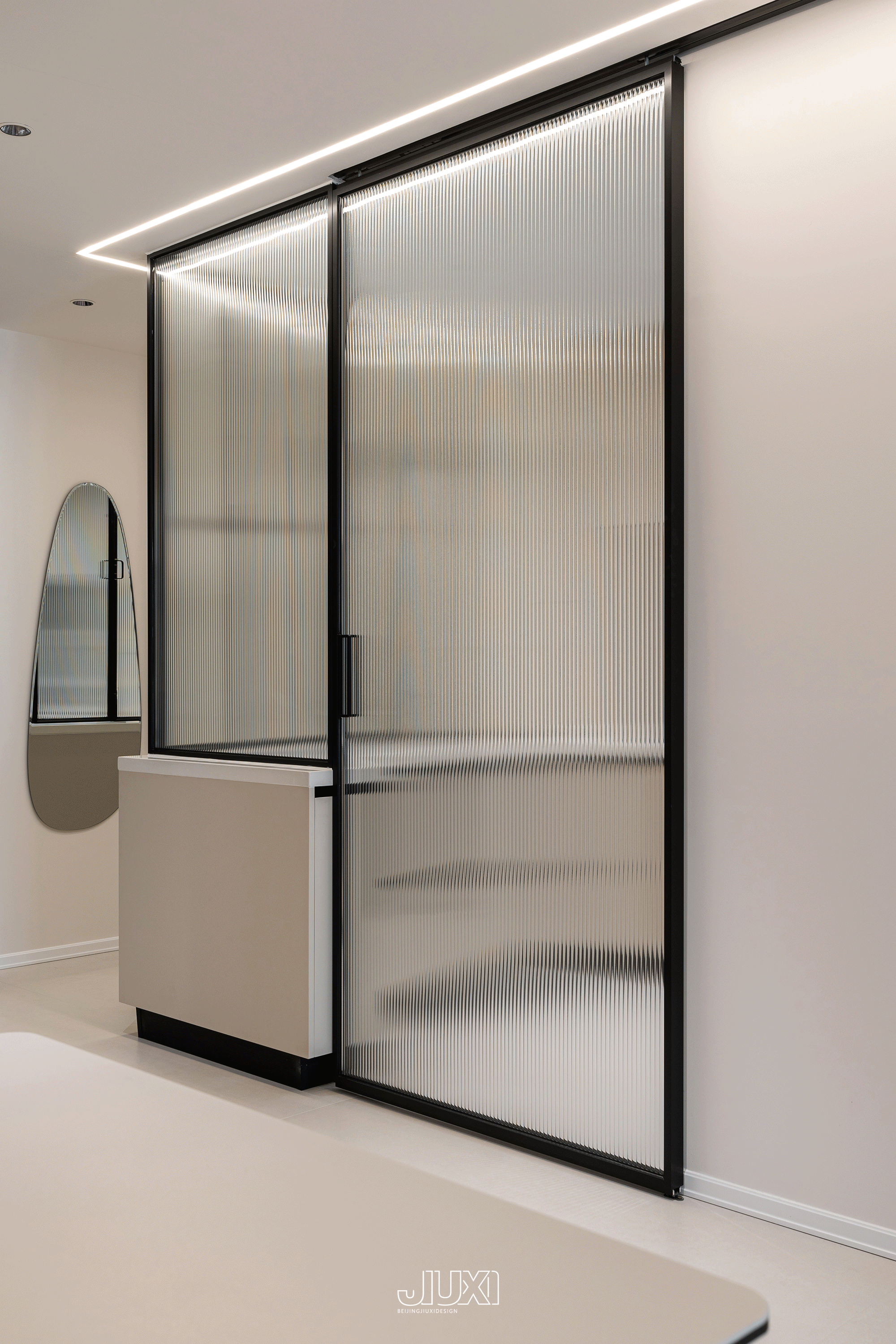 同色系的高级感,可以折叠的厨房解锁光影流动