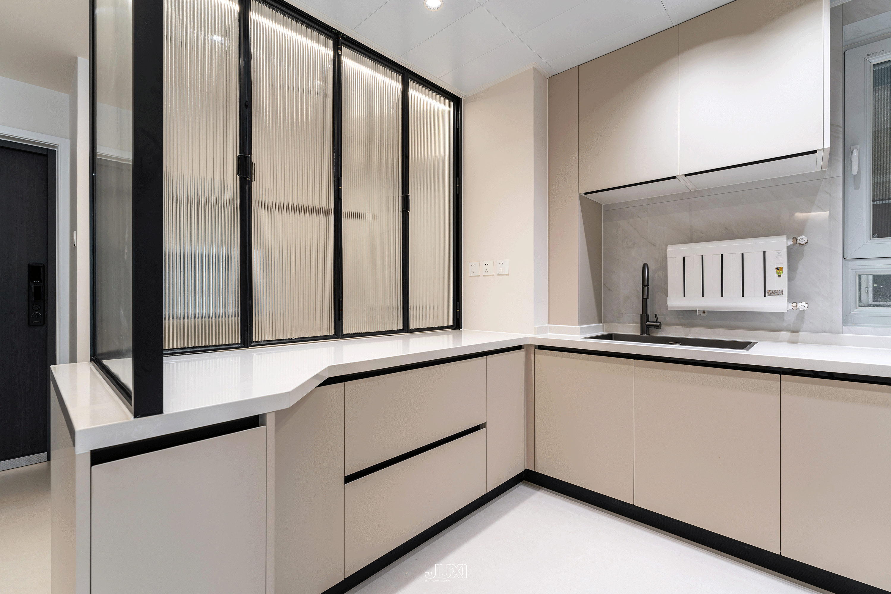 同色系的高级感,可以折叠的厨房解锁光影流动