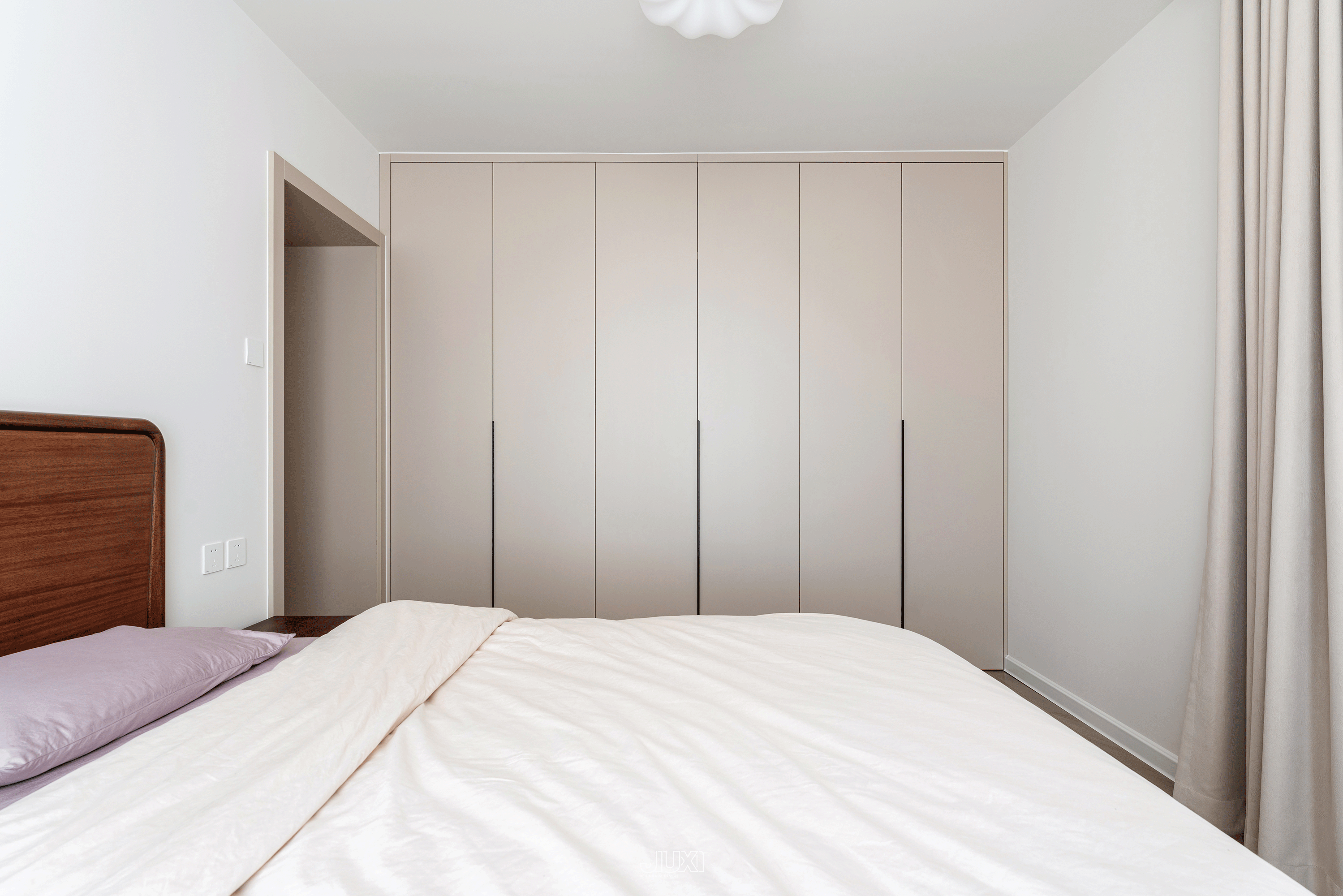 同色系的高级感,可以折叠的厨房解锁光影流动