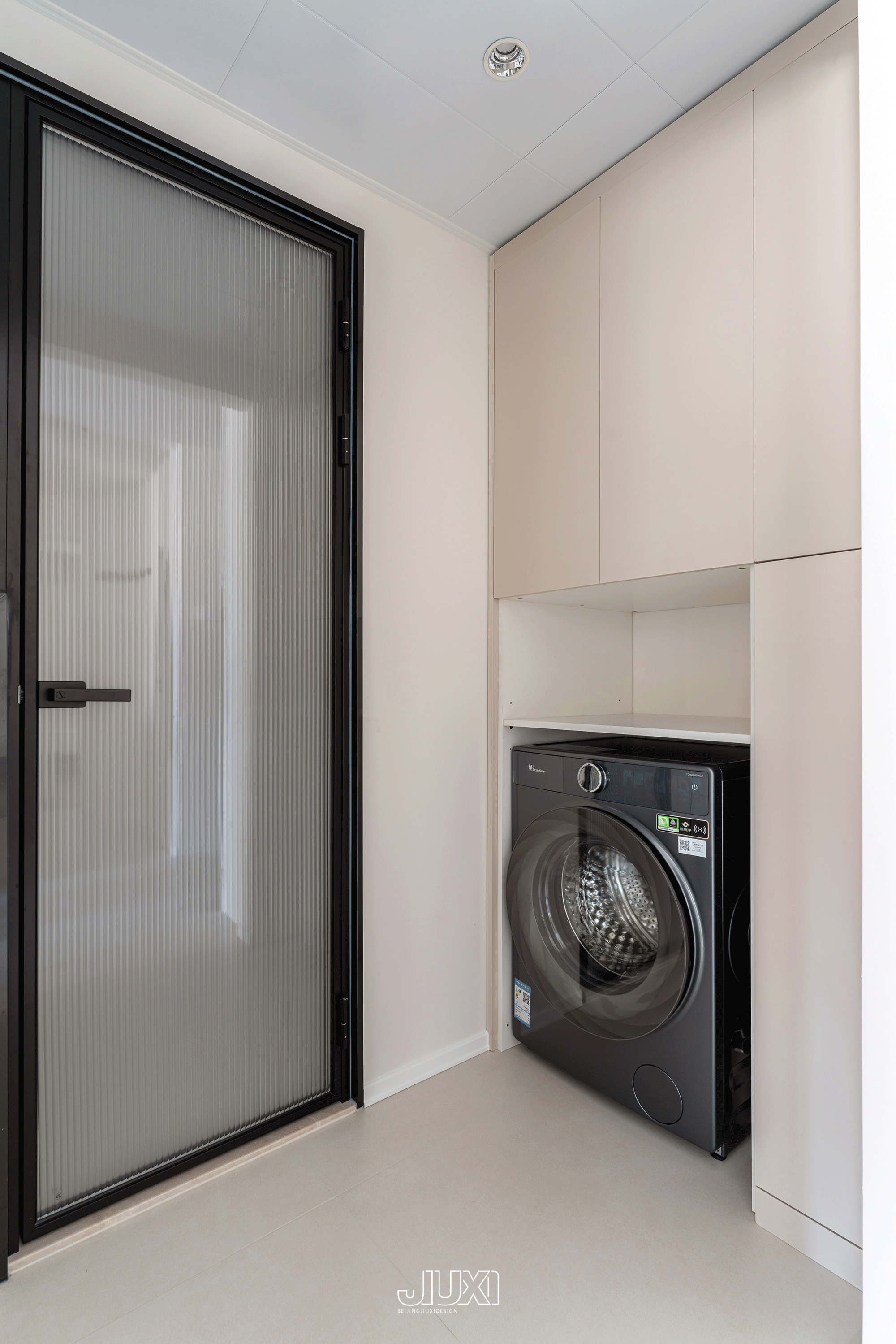 同色系的高级感,可以折叠的厨房解锁光影流动