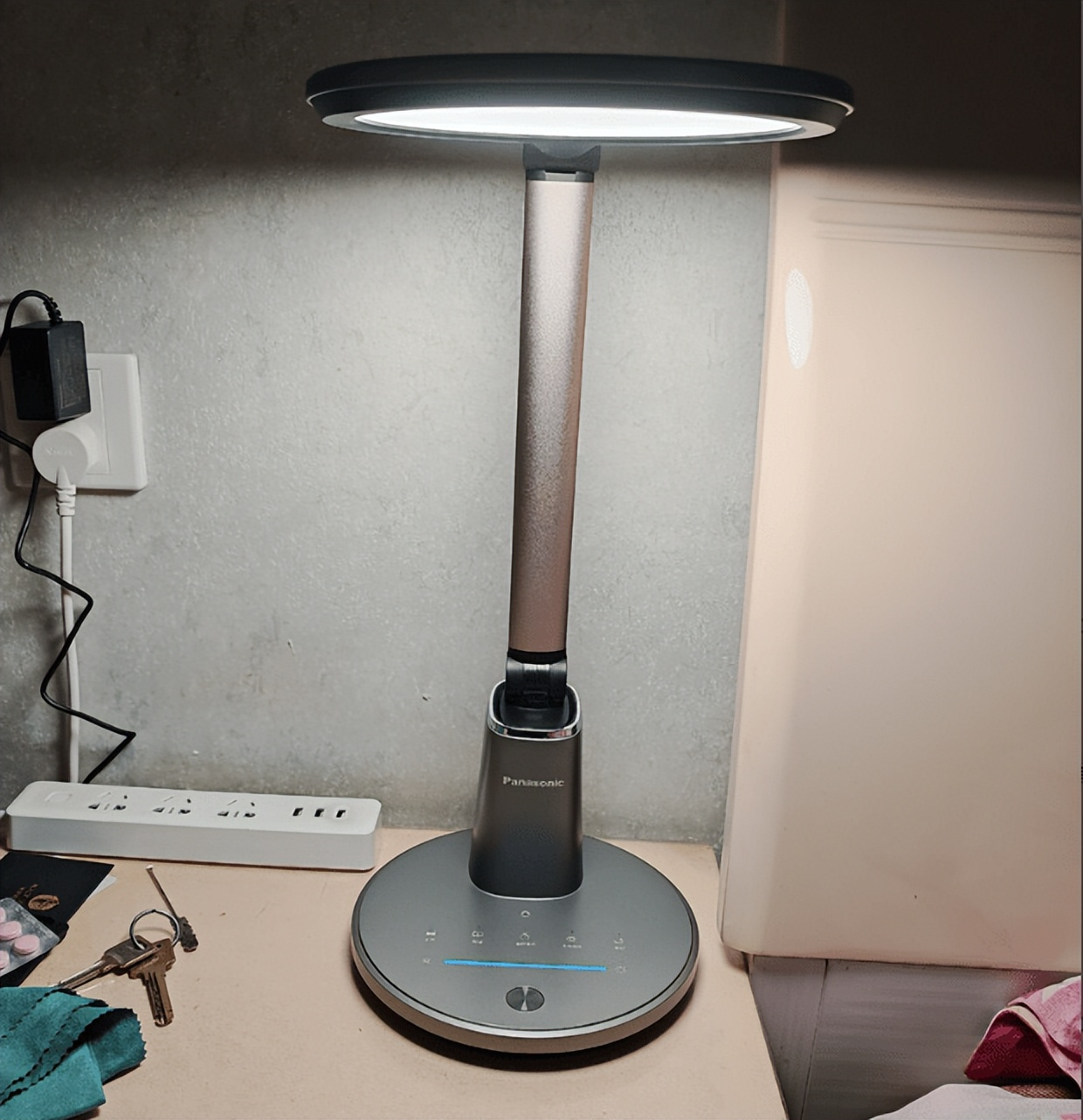 学生最建议买三款台灯：专业学生护眼灯推荐，缓解孩子用眼疲劳！