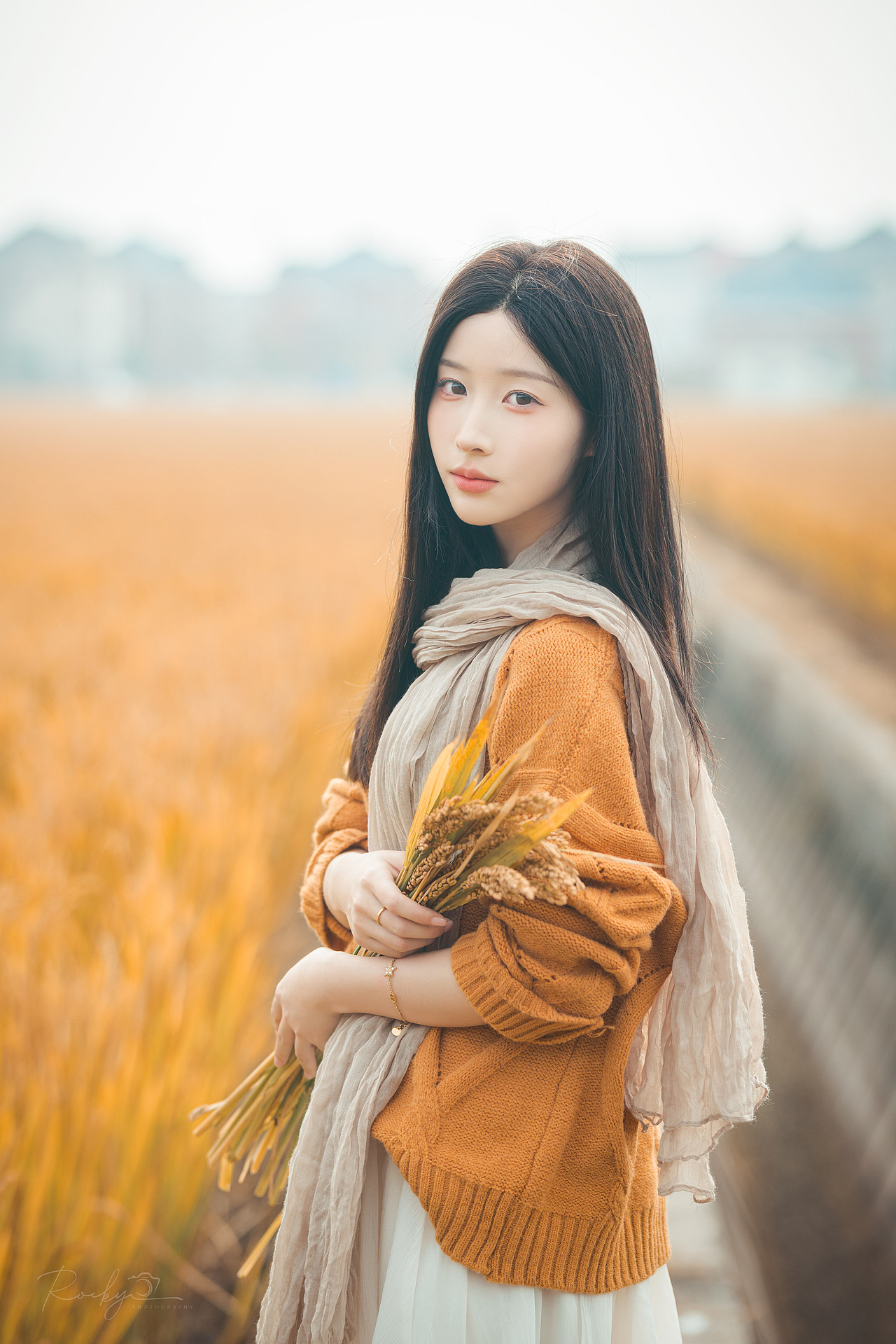 秋日稻田（图ZMzk5MTc1MTIw） - 人像摄影 - 站酷设计师微胖凹凸曼原创素材 - 站酷ZCOOL