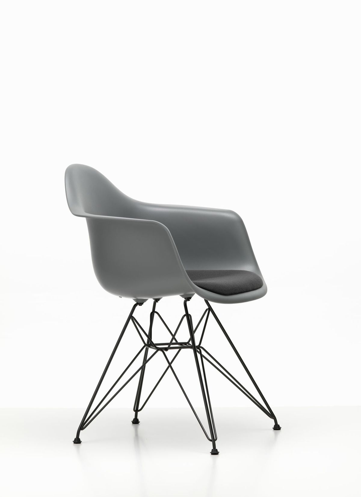 美国《财富》发布的“现代100个最伟大设计”，为什么Eames DAR Chair能排名前五？（图ZMTUyODgxNDg=） - 观点 - 站酷设计师英国IDC产品设计原创素材 - 站酷ZCOOL