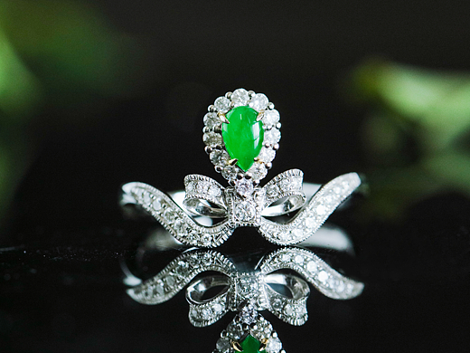 少女感的丝带蝴蝶结翡翠戒指