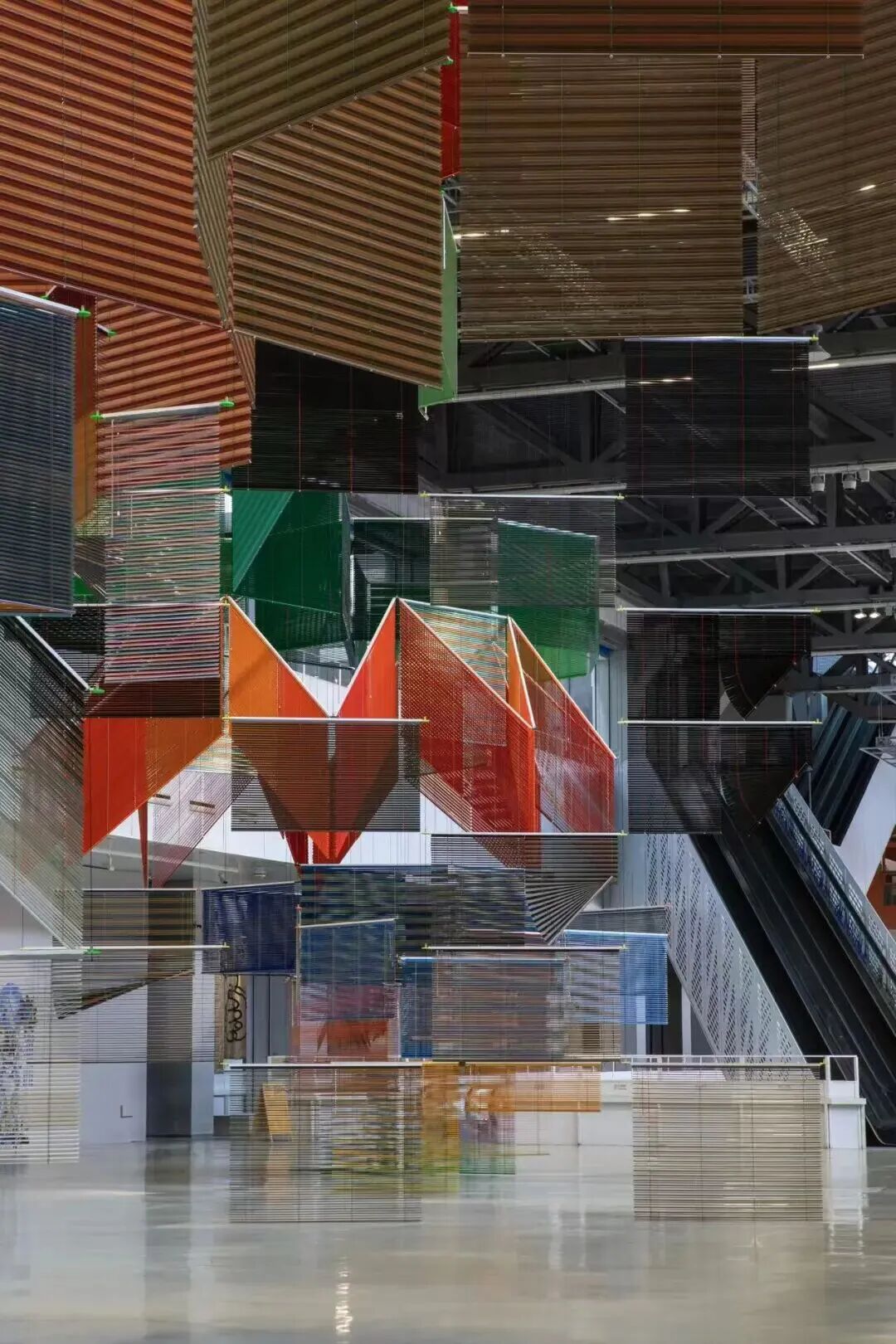 第十五届上海双年展“花儿听到蜜蜂了吗？”现已开幕！