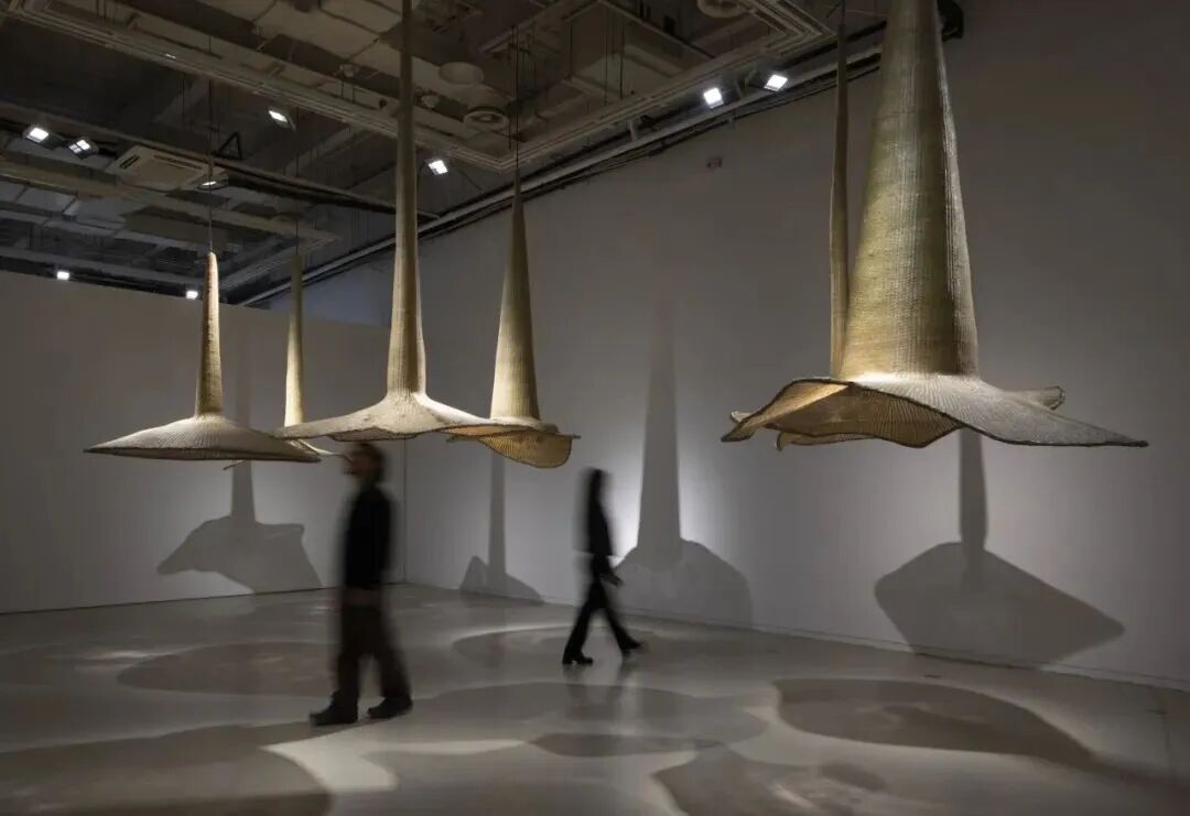 第十五届上海双年展“花儿听到蜜蜂了吗？”现已开幕！