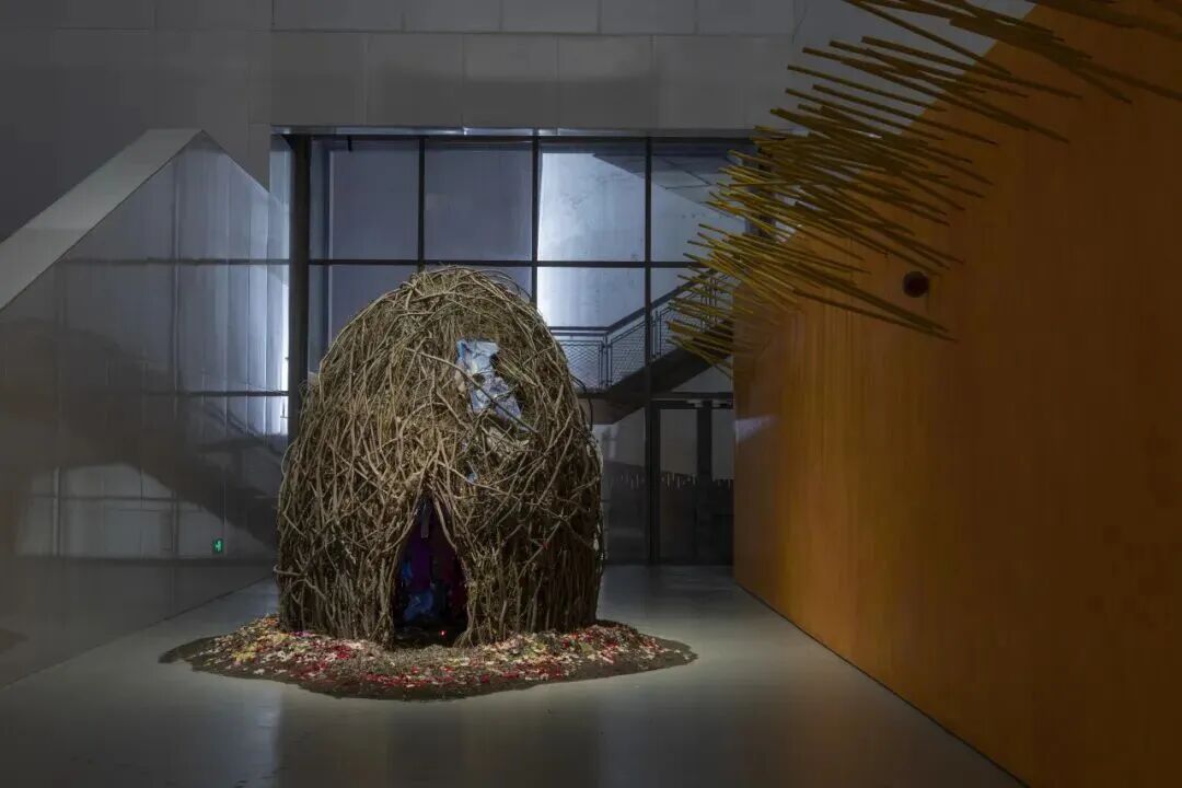 第十五届上海双年展“花儿听到蜜蜂了吗？”现已开幕！