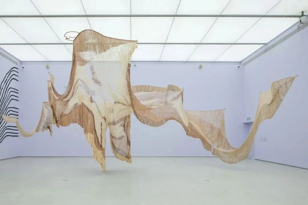 第十五届上海双年展“花儿听到蜜蜂了吗？”现已开幕！