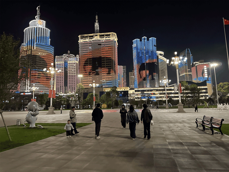 昆明东风里：TOD 枢纽藏 500 个云南，未出站台先遇滇韵