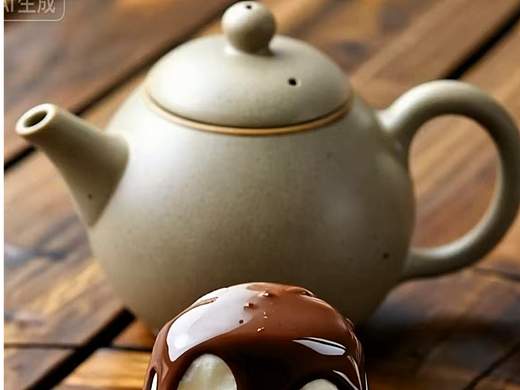 一个雪糕和一个茶壶