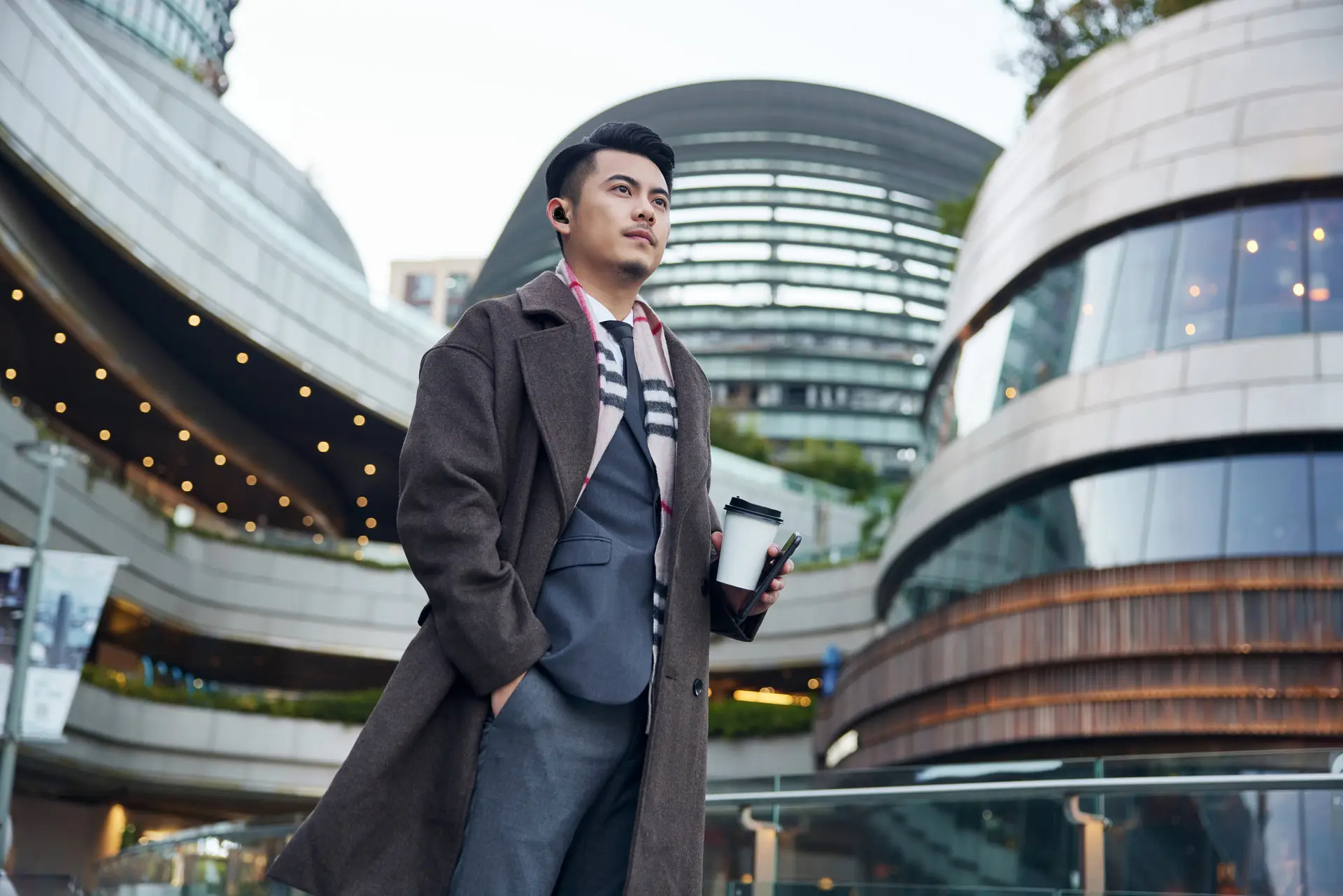 音质差还闷耳朵？2025蓝牙耳机天花板！这2款用半年才敢推，降噪通透+音质拉满！（图ZMTUyOTEyMjg=） - 观点 - 站酷设计师来这个世界看看原创素材 - 站酷ZCOOL