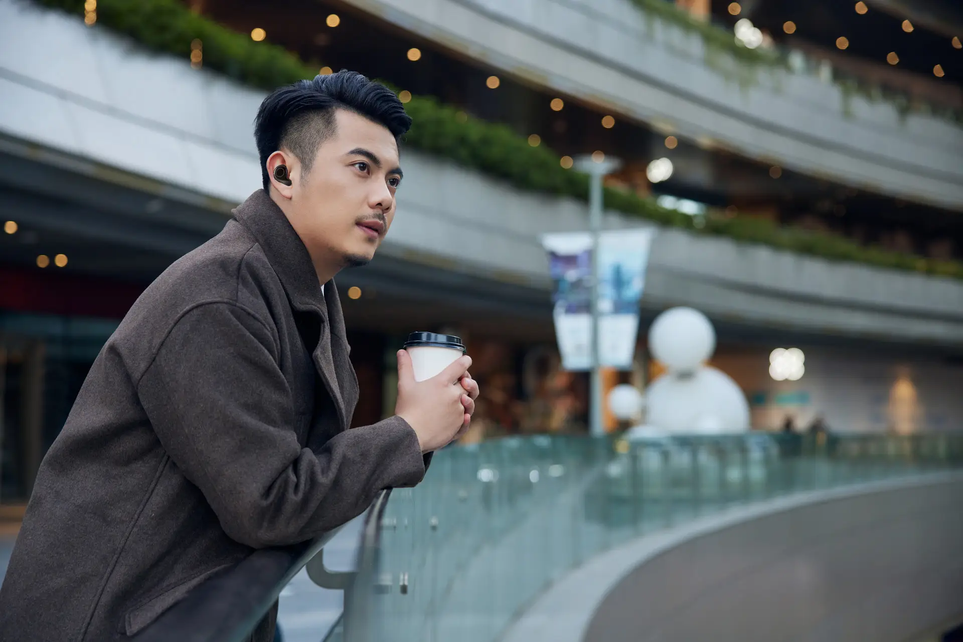 音质差还闷耳朵？2025蓝牙耳机天花板！这2款用半年才敢推，降噪通透+音质拉满！（图ZMTUyOTEyMDg=） - 观点 - 站酷设计师来这个世界看看原创素材 - 站酷ZCOOL